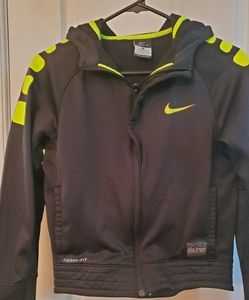 NIKE ELITE BOY THERMA-FIT Hooded Activewear!